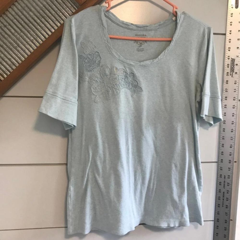 Sonoma blue T-shirt with beautiful flower applicae